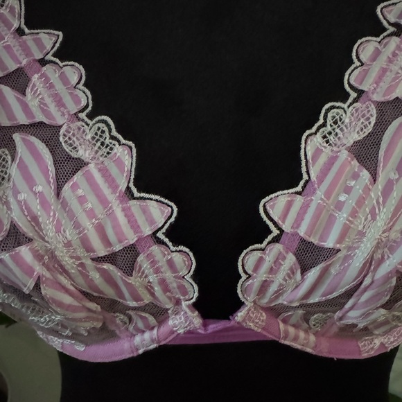 Victoria's Secret Berry Gelato Pink Floral Lace Unlined Demi Bra 36DD NWT - Picture 3 of 7